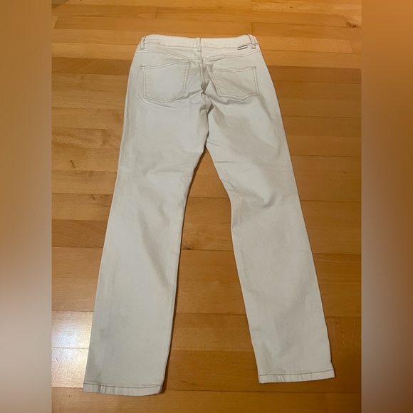 White Billabong ripped knee jeans. Size 28. Used with some stains. - Picture 12 of 12